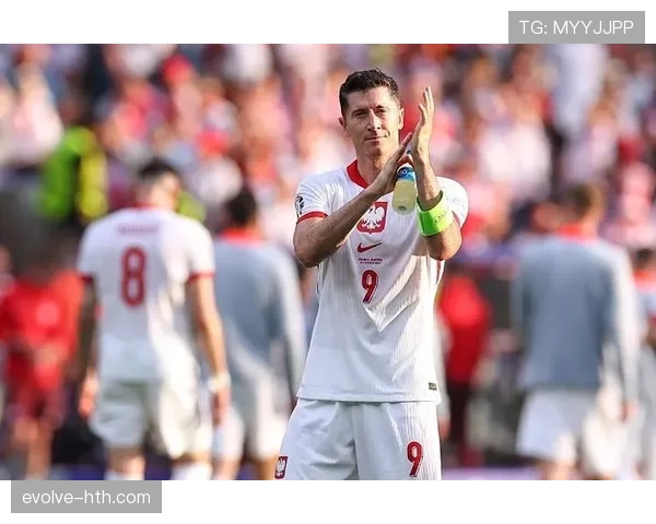 莱万欧洲杯状态回暖却憾失关键进球，波兰锋线仍难破局