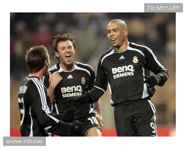 莱万与伊瓜因顶级中锋对比:终结效率与战术角色的核心差异在哪 莱万与伊瓜因顶级中锋对比:终结效率与战术角色的核心差异在哪