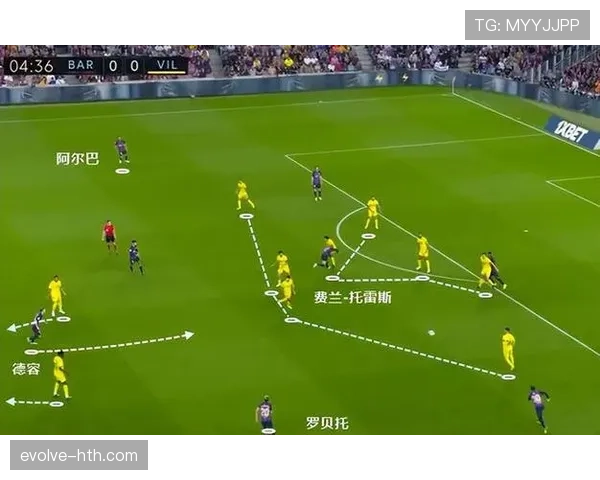 巴萨进攻体系过度依赖边路，战术结构失衡对整体进攻效率造成影响